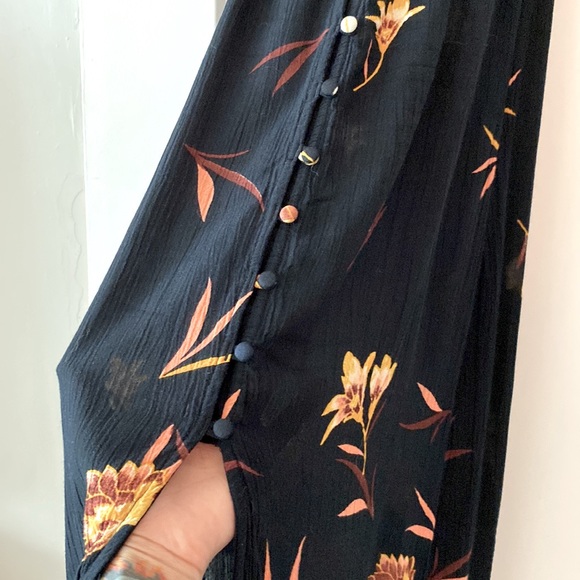 Billabong Floral Flutter Sleeve Dress - Picture 6 of 11